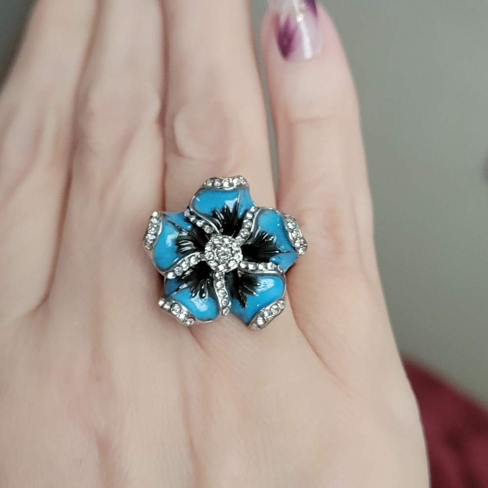 Silver and Blue Flower Ring with clear Stones size 8